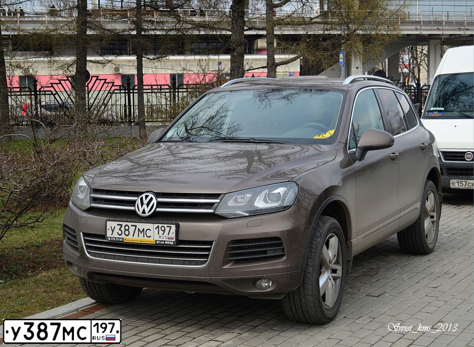 Фото автомобиля VOLKSWAGEN TOUAREG, 2011 — госномер В705РН790. Цвет: Коричневый