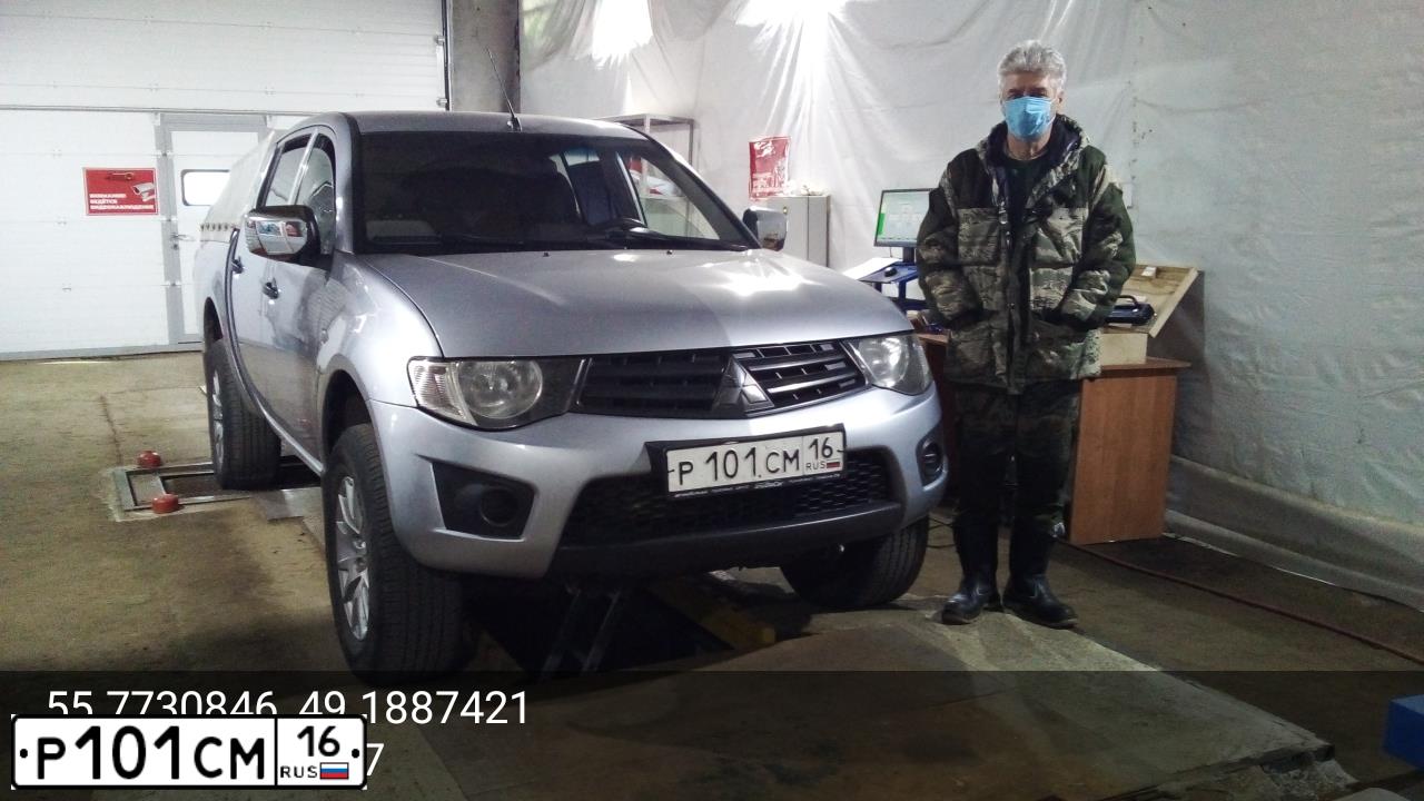 Фото автомобиля MITSUBISHI L 200, 2012 — госномер Р101СМ16. Цвет: Серебристый