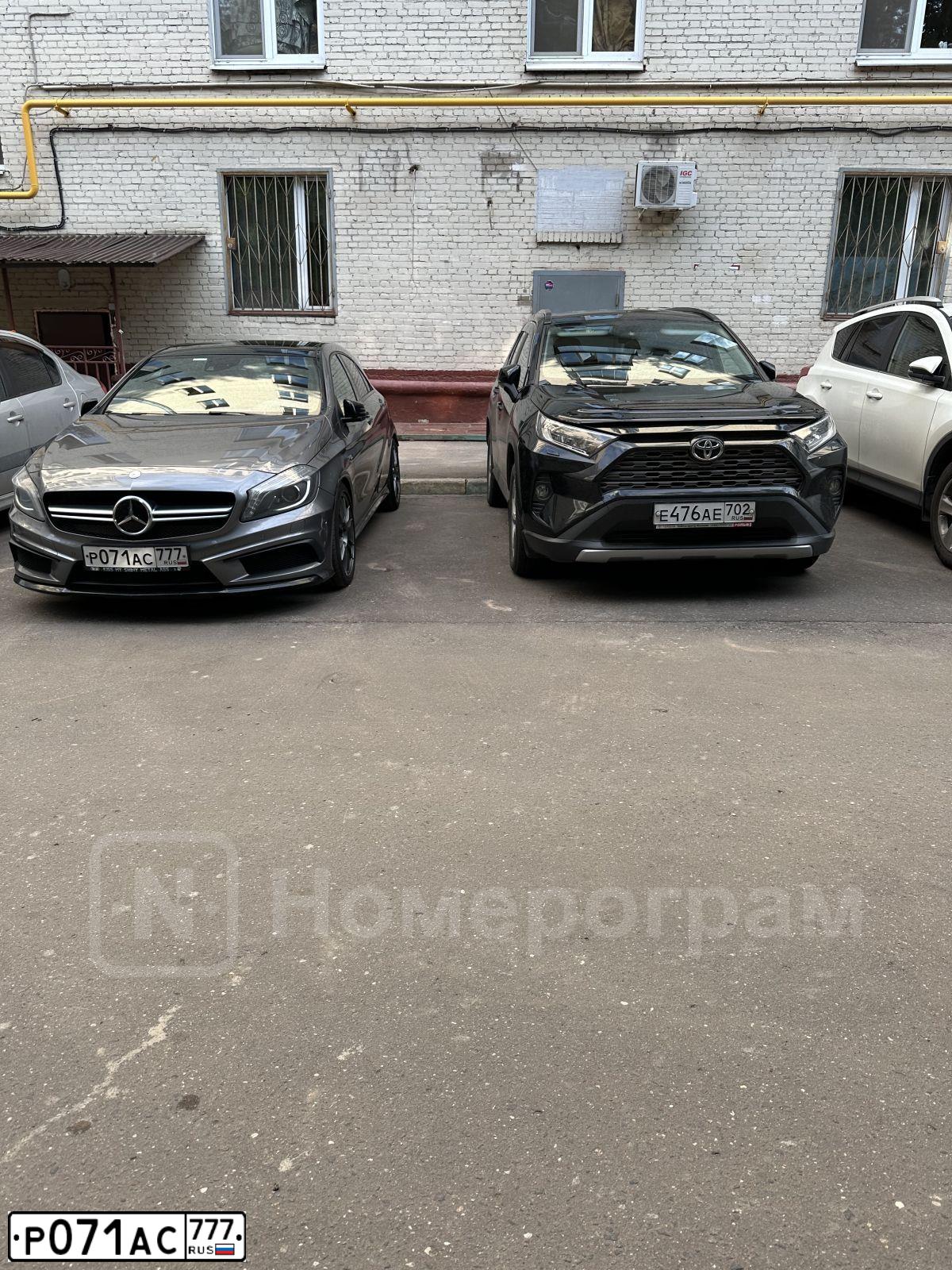 Фото автомобиля MERCEDES A-KLASSE, 2013 — госномер Р071АС777. Цвет: СЕРЫЙ