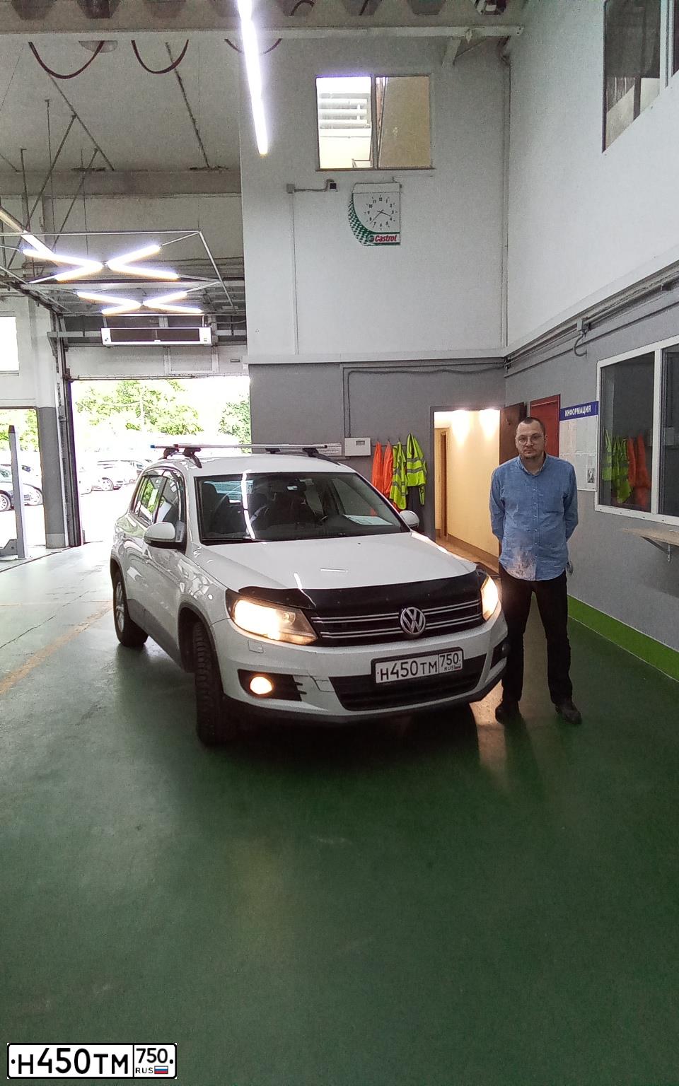 Фото автомобиля VOLKSWAGEN TIGUAN, 2015 — госномер Х903МК797. Цвет: Белый