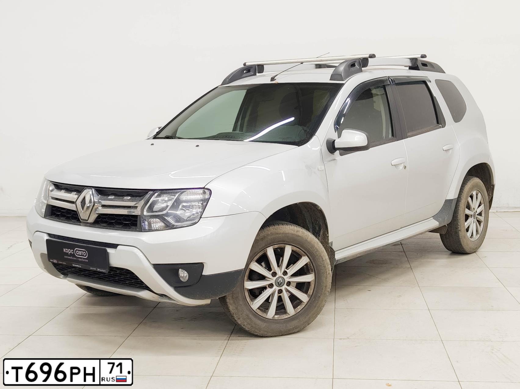 Фото автомобиля RENAULT DUSTER, 2019 — госномер Т696РН71. Цвет: СВЕТЛО-СЕРЫЙ