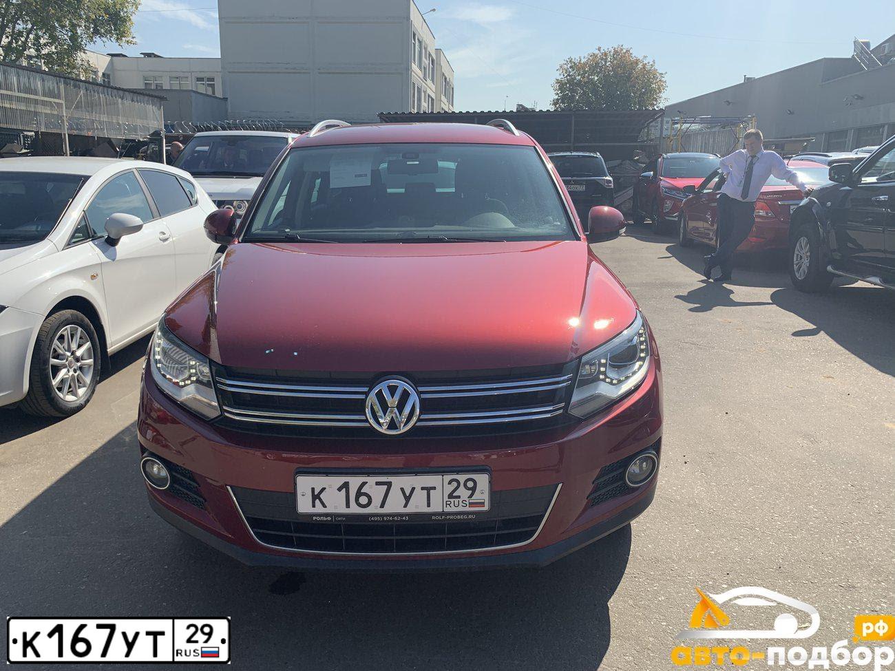 Фото автомобиля VOLKSWAGEN TIGUAN, 2011 — госномер У640ВК31. Цвет: ВИШНЕВО-КРАСНЫЙ