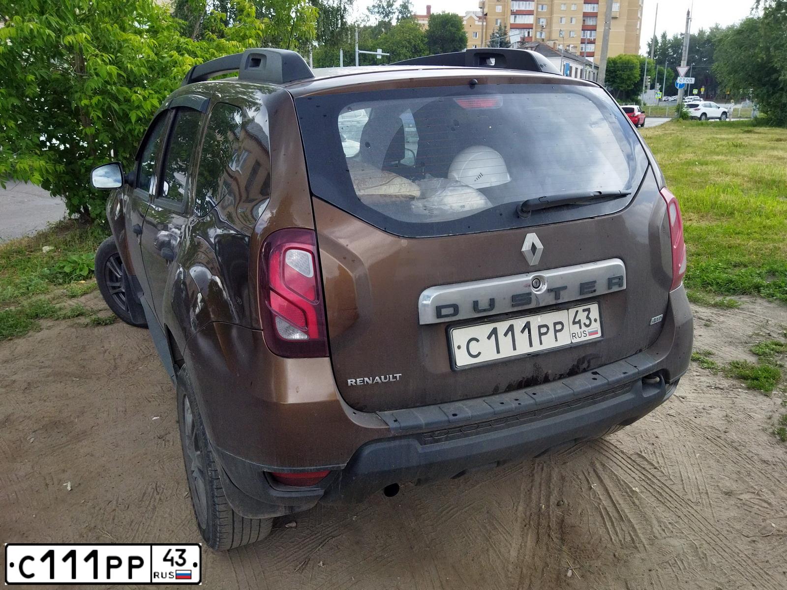 Фото автомобиля RENAULT DUSTER, 2015 — госномер У451СХ43. Цвет: Коричневый
