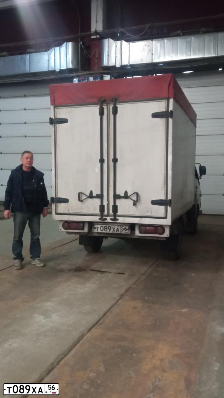 Фото автомобиля HYUNDAI PORTER, 2007 — госномер Н828АВ550. Цвет: ЧЕРНЫЙ