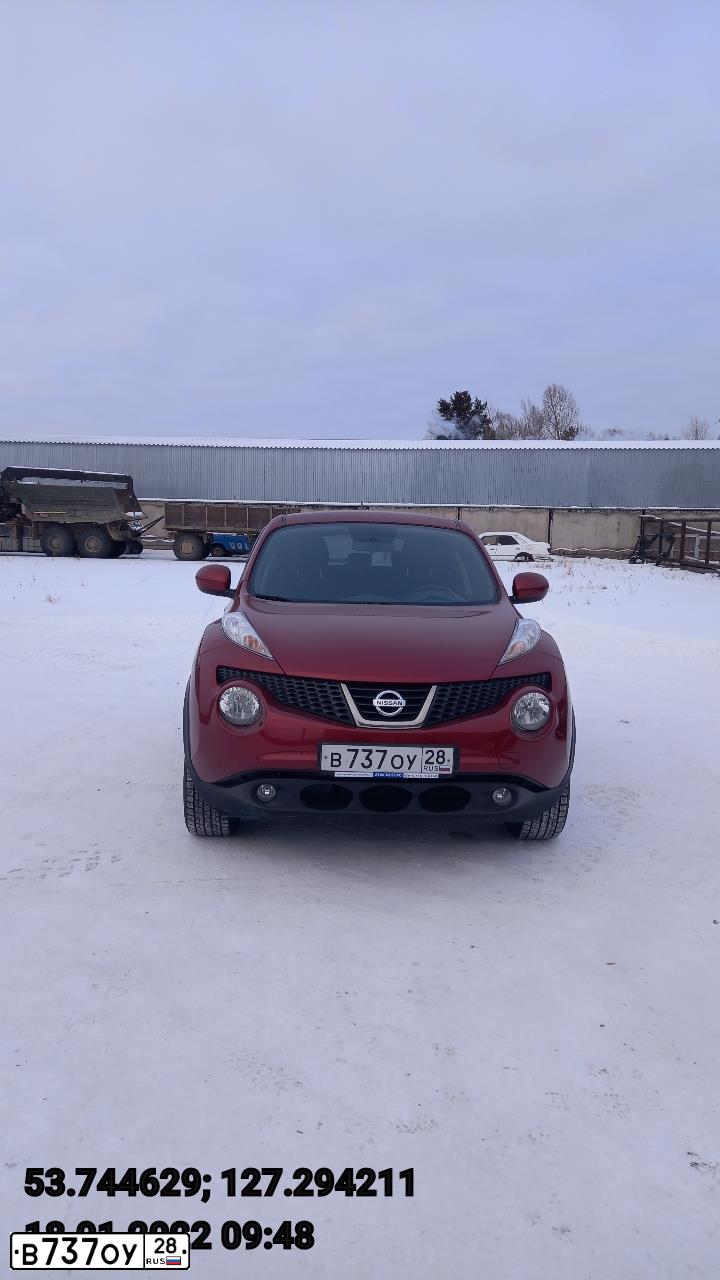 Фото автомобиля NISSAN JUKE, 2011 — госномер Т831НЕ797. Цвет: Красный