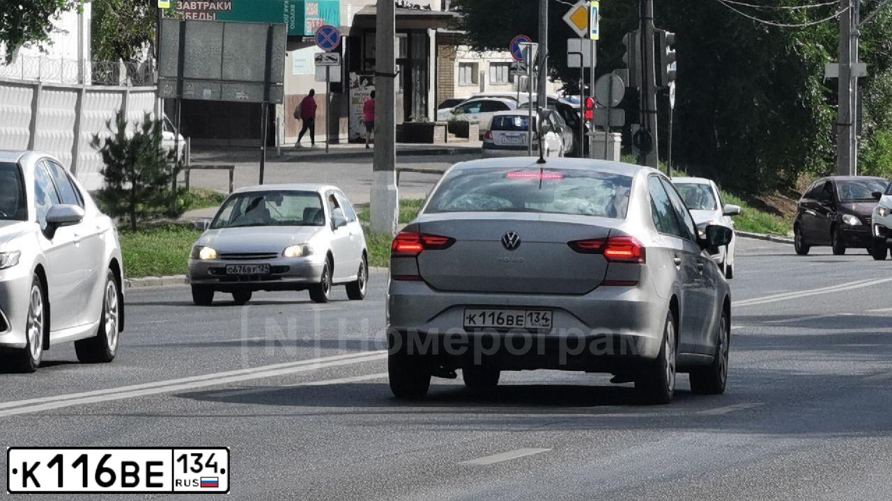 Фото автомобиля VOLKSWAGEN POLO, 2020 — госномер К116ВЕ134. Цвет: СЕРЫЙ