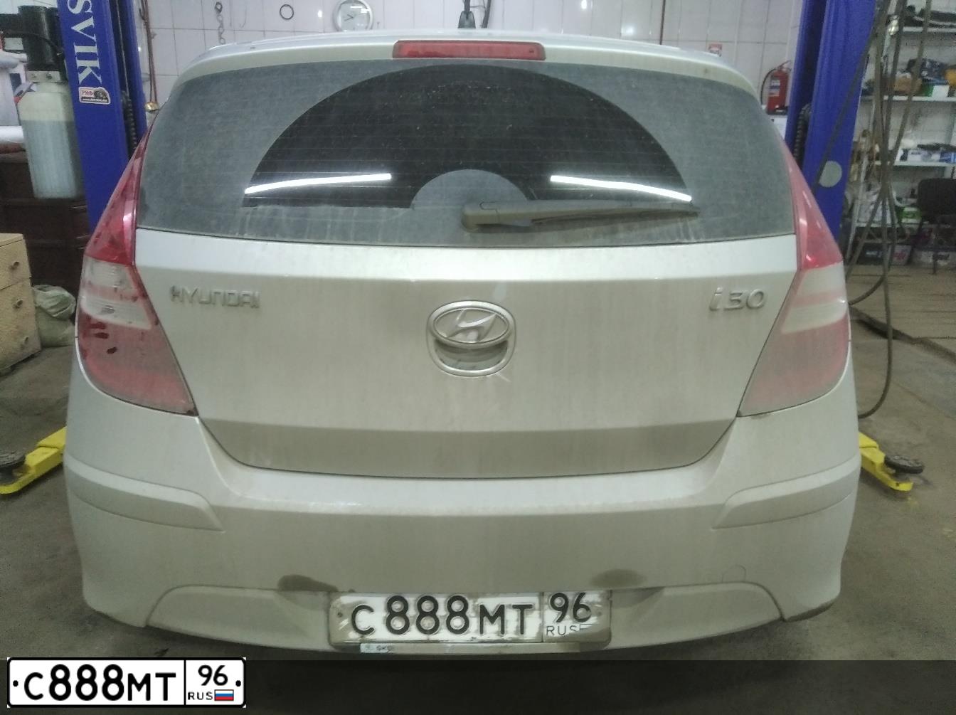 Фото автомобиля HYUNDAI I30, 2010 — госномер С888МТ96. Цвет: СВЕТЛО-СЕРЫЙ