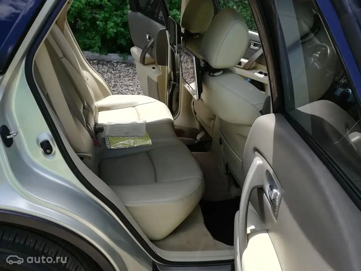 Фото автомобиля INFINITI QX70 /FX/, 2008 — госномер С555УМ177. Цвет: ЗОЛОТИСТЫЙ