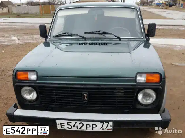 Фото автомобиля LADA 2131 NIVA, 2008 — госномер Е542РР77. Цвет: СЕРО-СИНЕ-ЗЕЛЕНЫЙ