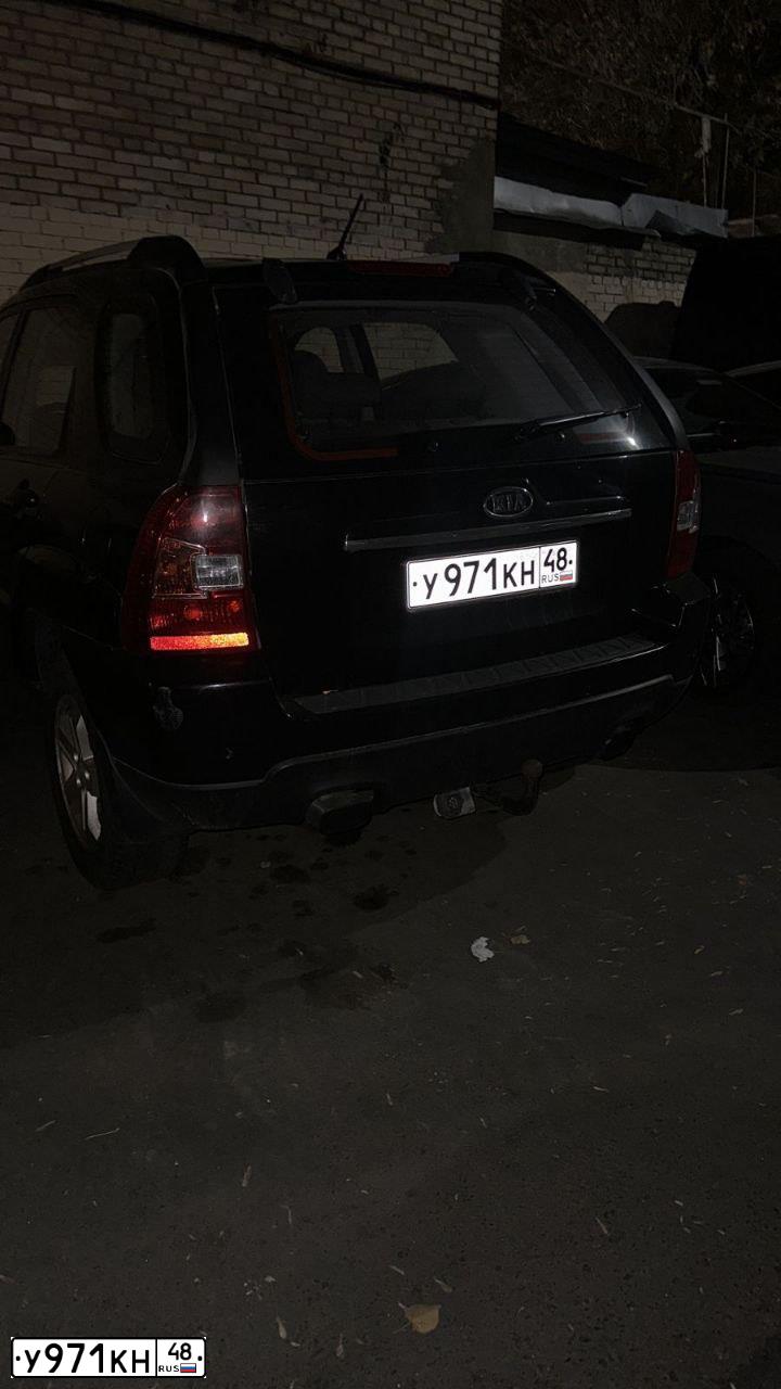 Фото автомобиля KIA SPORTAGE, 2010 — госномер У971КН48. Цвет: ЧЕРНЫЙ