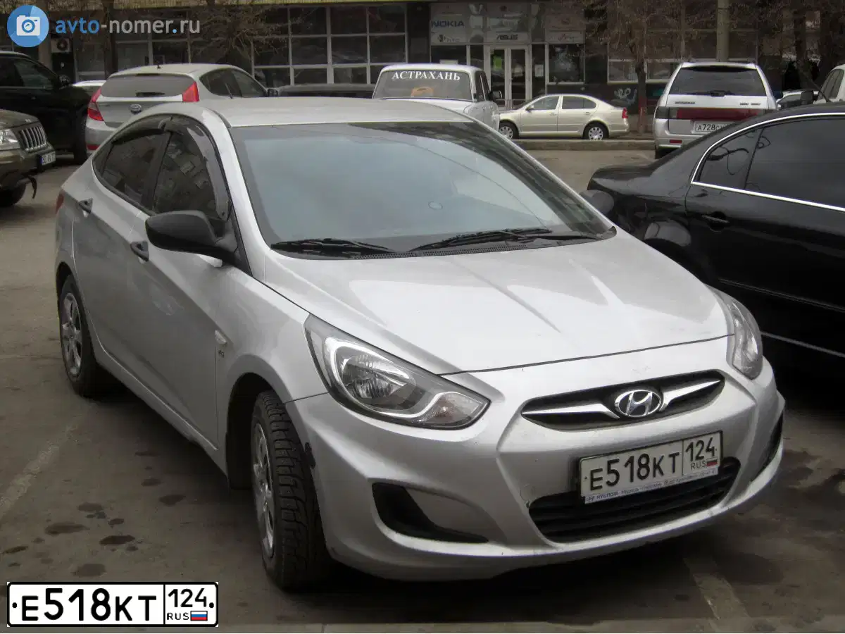Фото автомобиля HYUNDAI SOLARIS, 2013 — госномер Е518КТ124. Цвет: СЕРЕБРИСТЫЙ