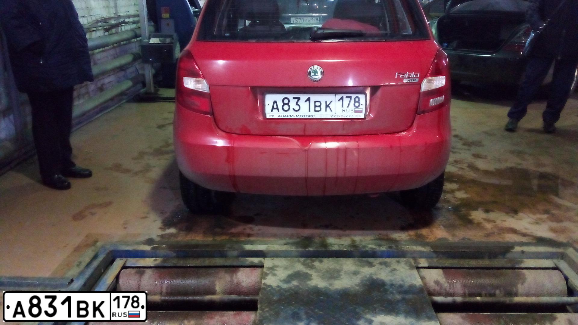 Фото автомобиля SKODA FABIA, 2010 — госномер А831ВК178. Цвет: Красный