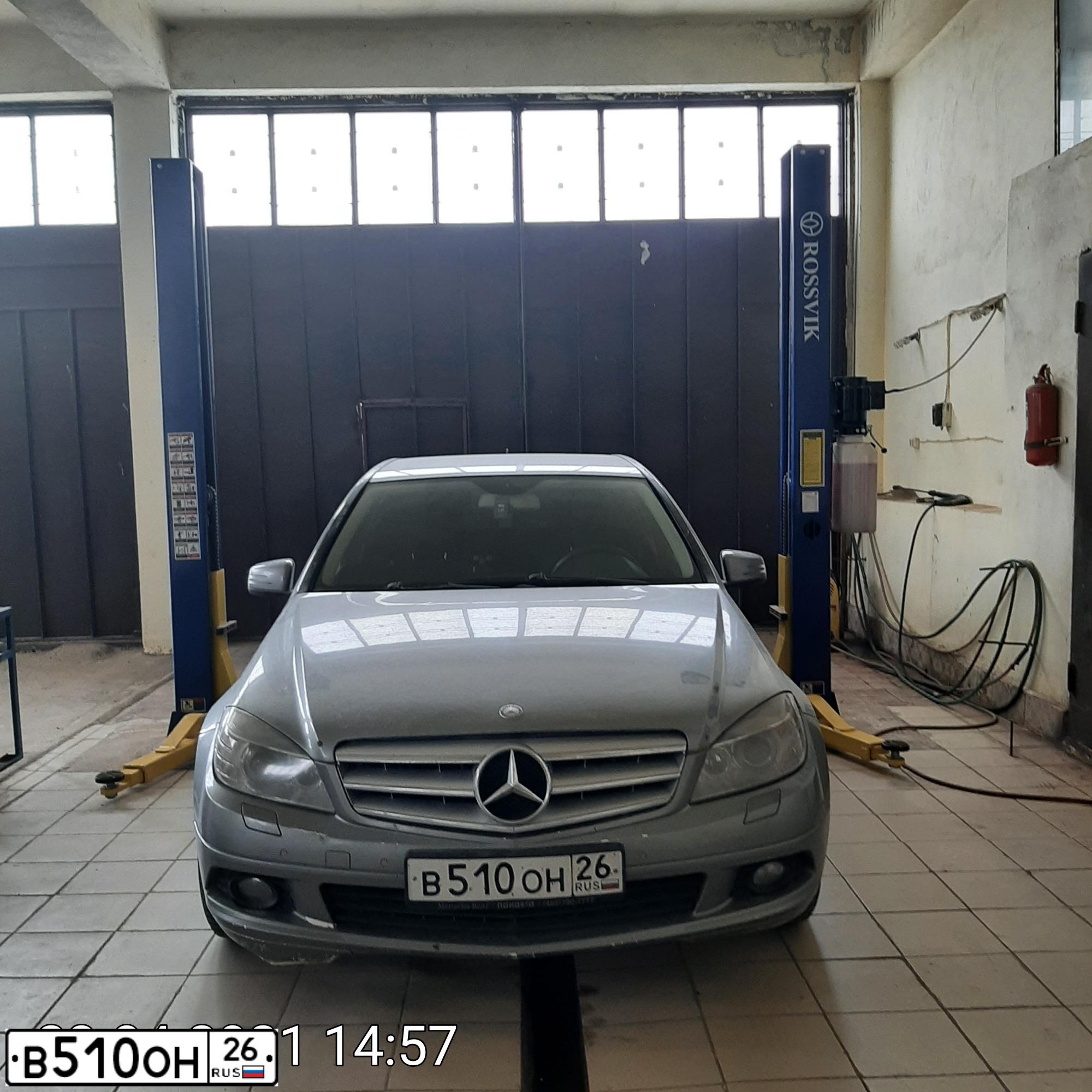Фото автомобиля MERCEDES C-KLASSE, 2009 — госномер В510ОН26. Цвет: СЕРЫЙ