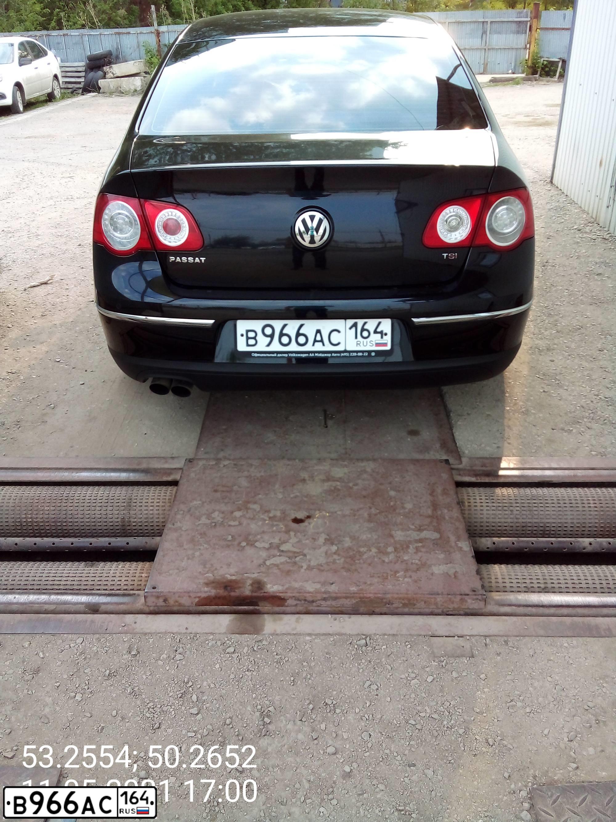 Фото автомобиля VOLKSWAGEN PASSAT, 2010 — госномер В966АС164. Цвет: ЧЕРНЫЙ