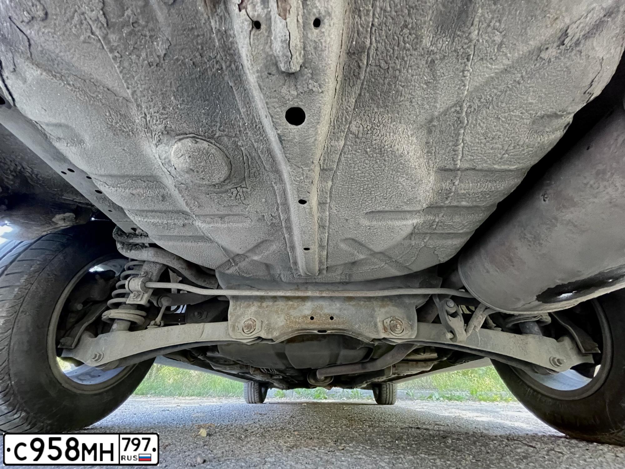 Фото автомобиля MITSUBISHI LANCER, 2004 — госномер У406КА977. Цвет: ЧЕРНЫЙ