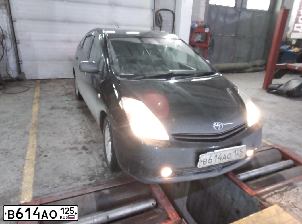 Фото автомобиля TOYOTA PRIUS, 2008 — госномер В614АО125