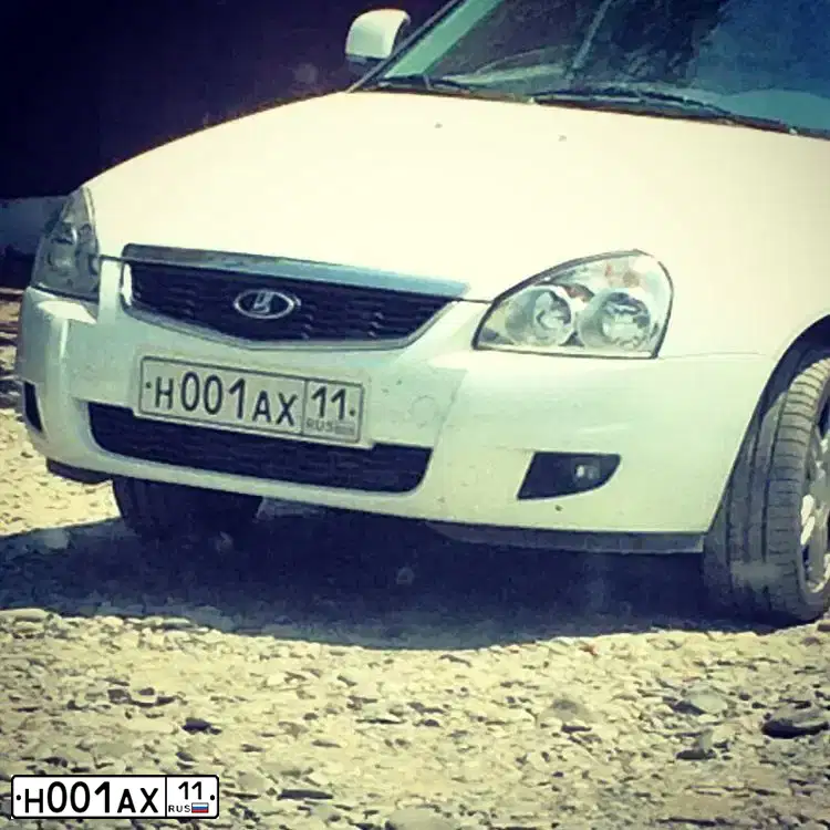 Фото автомобиля LADA 2107, 2010 — госномер Р374РН11. Цвет: СВЕТЛО-СЕРЕБРИСТЫЙ МЕТАЛЛ