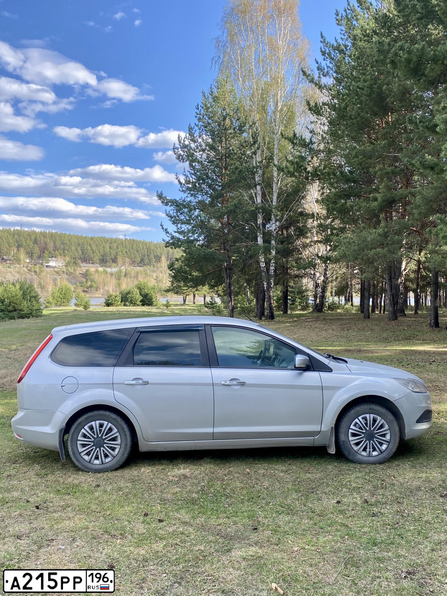 Фото автомобиля FORD FOCUS, 2008 — госномер Е860ОВ45. Цвет: СВЕТЛО-СЕРЫЙ
