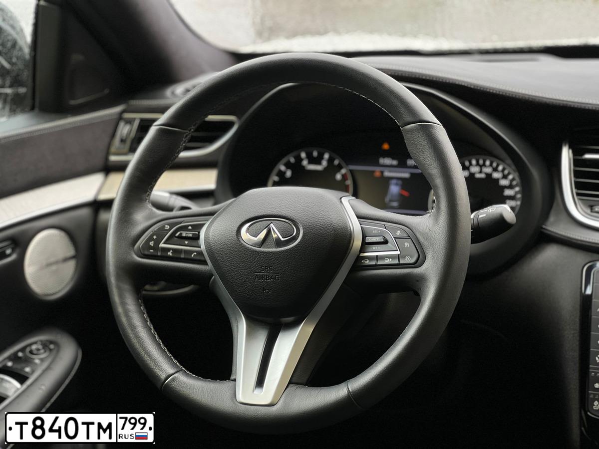 Фото автомобиля INFINITI QX50, 2021 — госномер Р422ХА11. Цвет: Белый