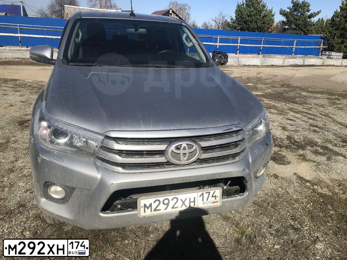 Фото автомобиля TOYOTA HILUX, 2018 — госномер Х763ВЕ774. Цвет: Серебристый