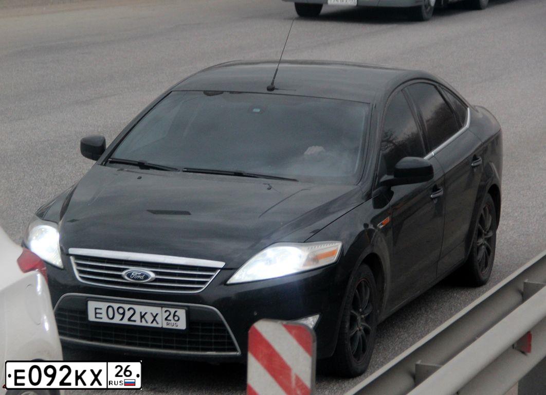 Фото автомобиля LADA 2105, 1996 — госномер Е092КХ26. Цвет: Белый