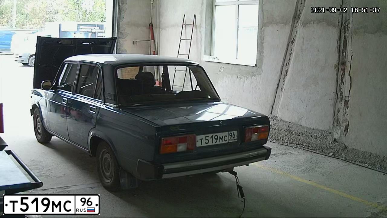 Фото автомобиля LADA 2105, 2000 — госномер Т519МС96. Цвет: СИНЕ-ЗЕЛЕНЫЙ