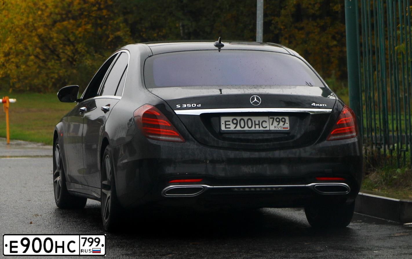 Фото автомобиля MERCEDES S-KLASSE, 2018 — госномер Е900НС799. Цвет: ЧЕРНЫЙ