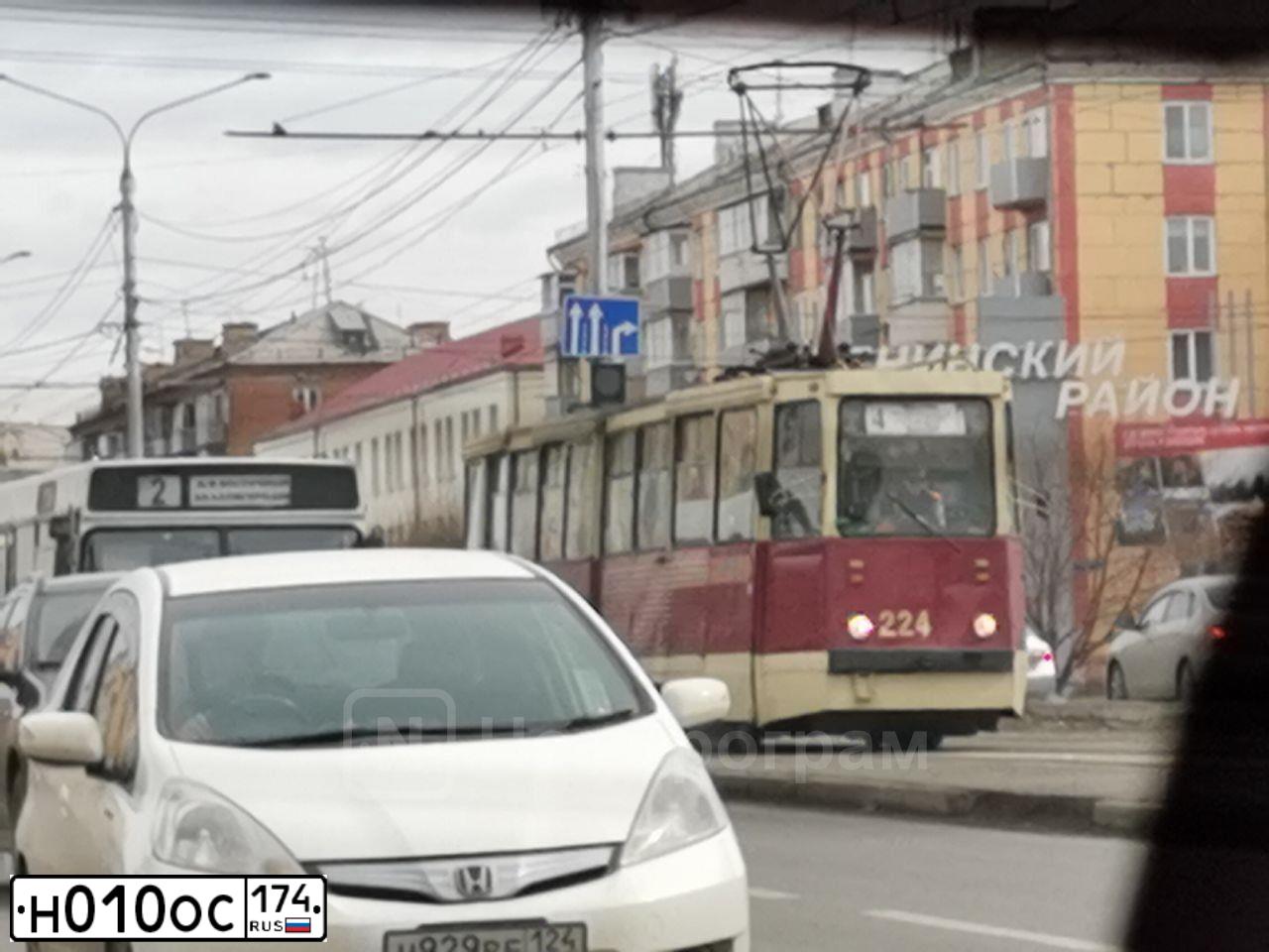 Фото автомобиля INFINITI G35, 2007 — госномер Т180НМ196. Цвет: Белый