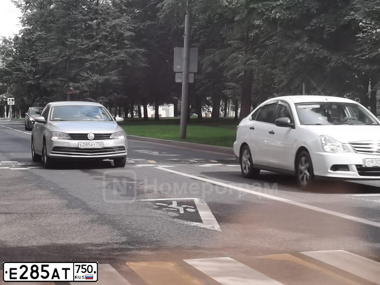 Фото автомобиля VOLKSWAGEN JETTA, 2015 — госномер Е285АТ750. Цвет: СЕРЕБРИСТЫЙ