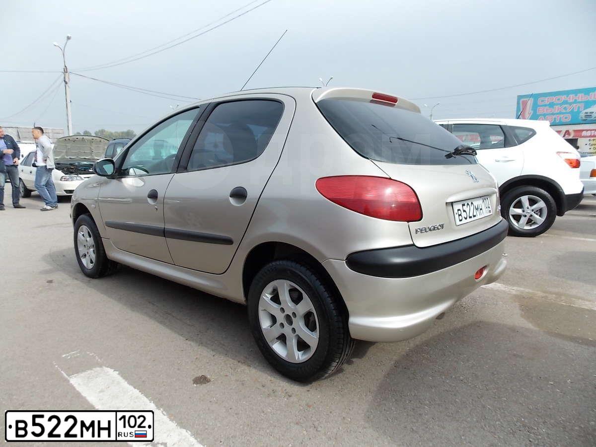 Фото автомобиля PEUGEOT 206, 2005 — госномер Е862МТ702. Цвет: БЕЖЕВЫЙ