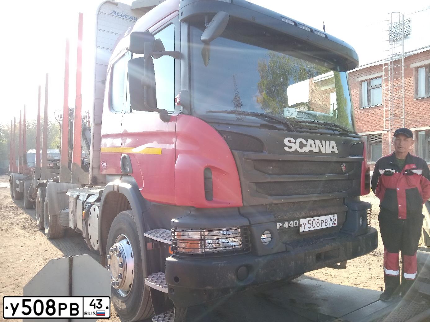 Фото автомобиля SCANIA SERIE P /6X4/, 2013 — госномер У508РВ43. Цвет: Красный
