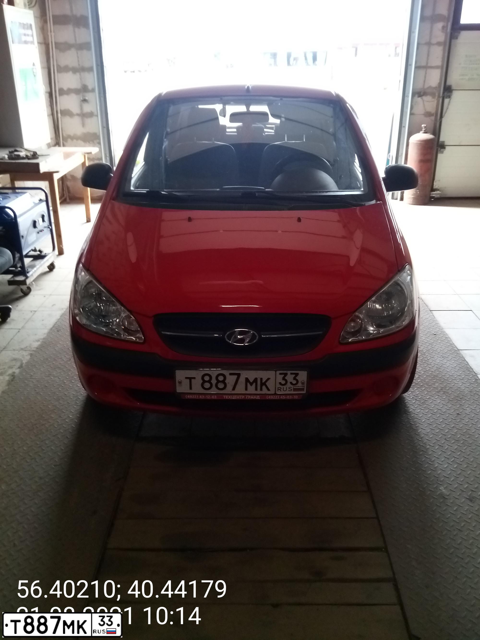 Фото автомобиля HYUNDAI GETZ, 2008 — госномер Т887МК33. Цвет: Красный