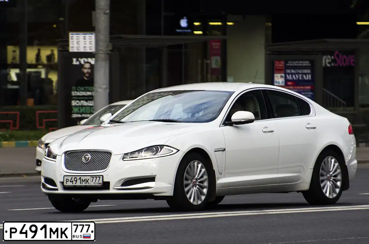 Фото автомобиля JAGUAR XF-SERIE, 2014 — госномер Р491МК777. Цвет: Белый