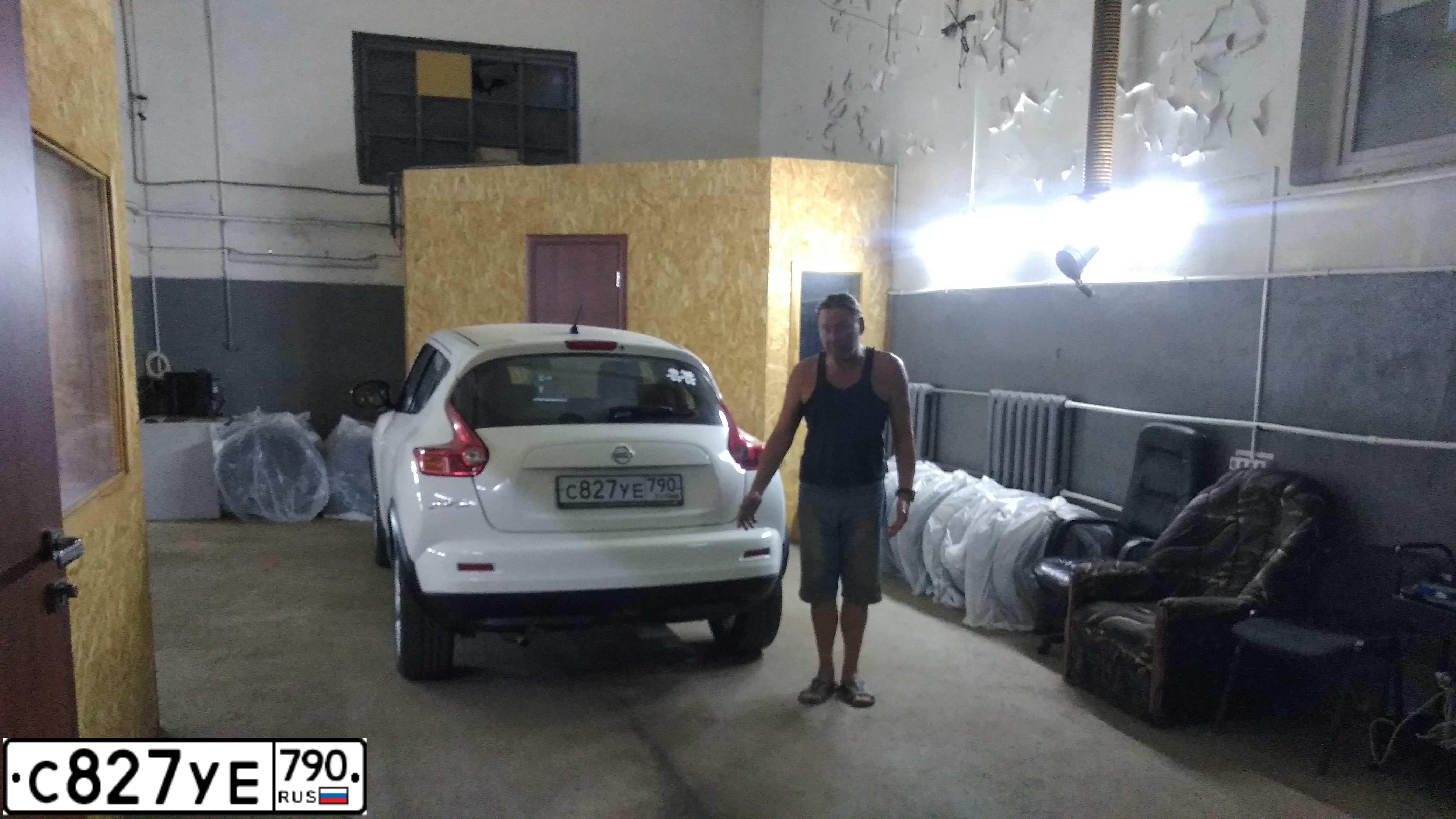 Фото автомобиля NISSAN JUKE, 2013 — госномер С827УЕ790. Цвет: БЕЛЫЙ