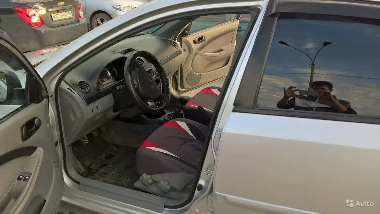 Фото автомобиля CHEVROLET AVEO, 2014 — госномер В573НА196. Цвет: ЧЕРНЫЙ