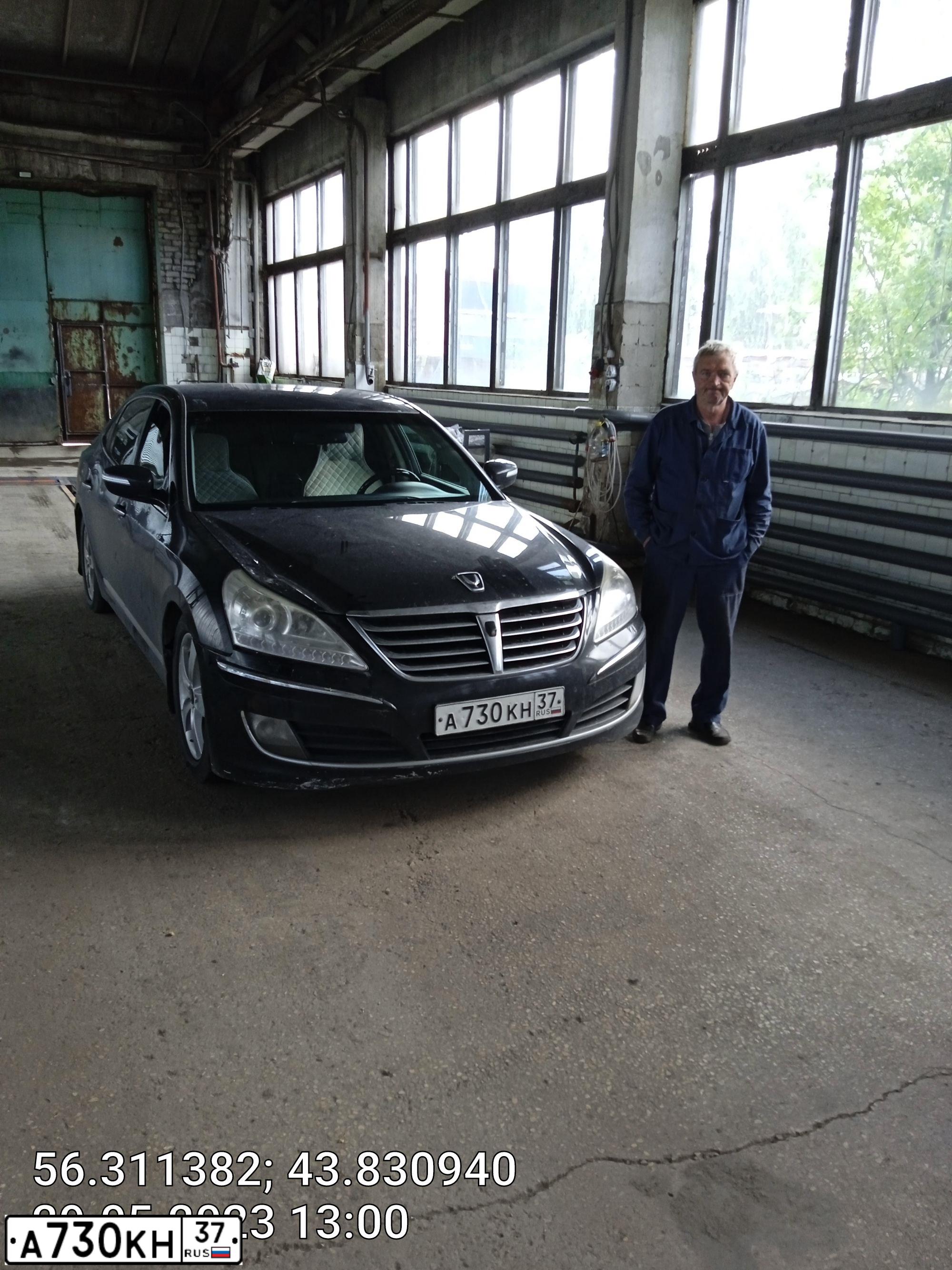 Фото автомобиля HYUNDAI EQUUS, 2012 — госномер У417АТ152. Цвет: ЧЕРНЫЙ