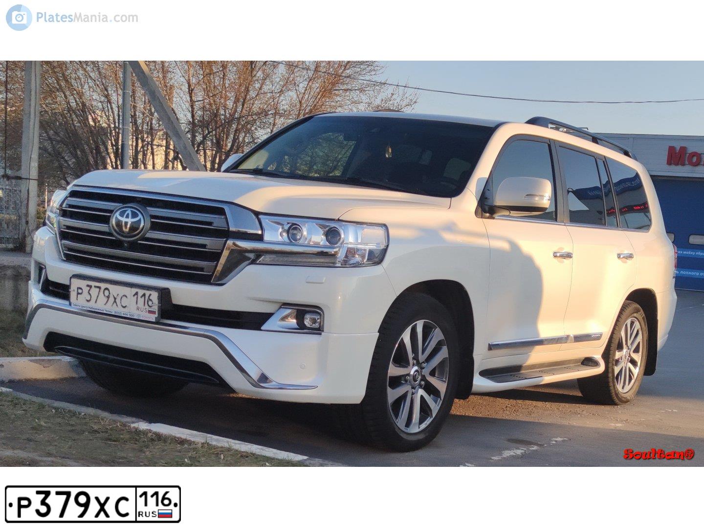 Фото автомобиля TOYOTA LANDCRUISER 200, 2016 — госномер Р379ХС116. Цвет: Белый