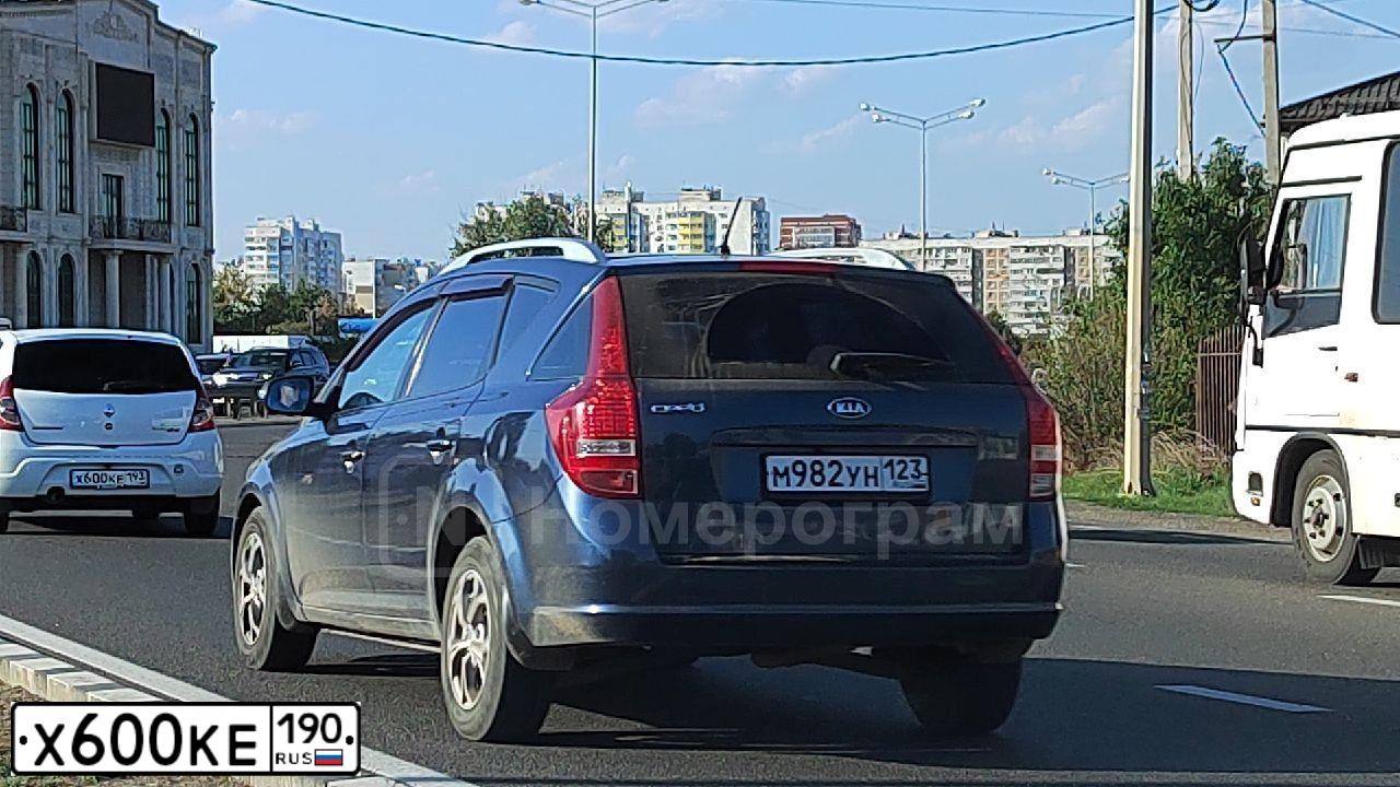 Фото автомобиля GAZ 2217 SOBOL, 2004 — госномер Т810ММ50. Цвет: БУРАН