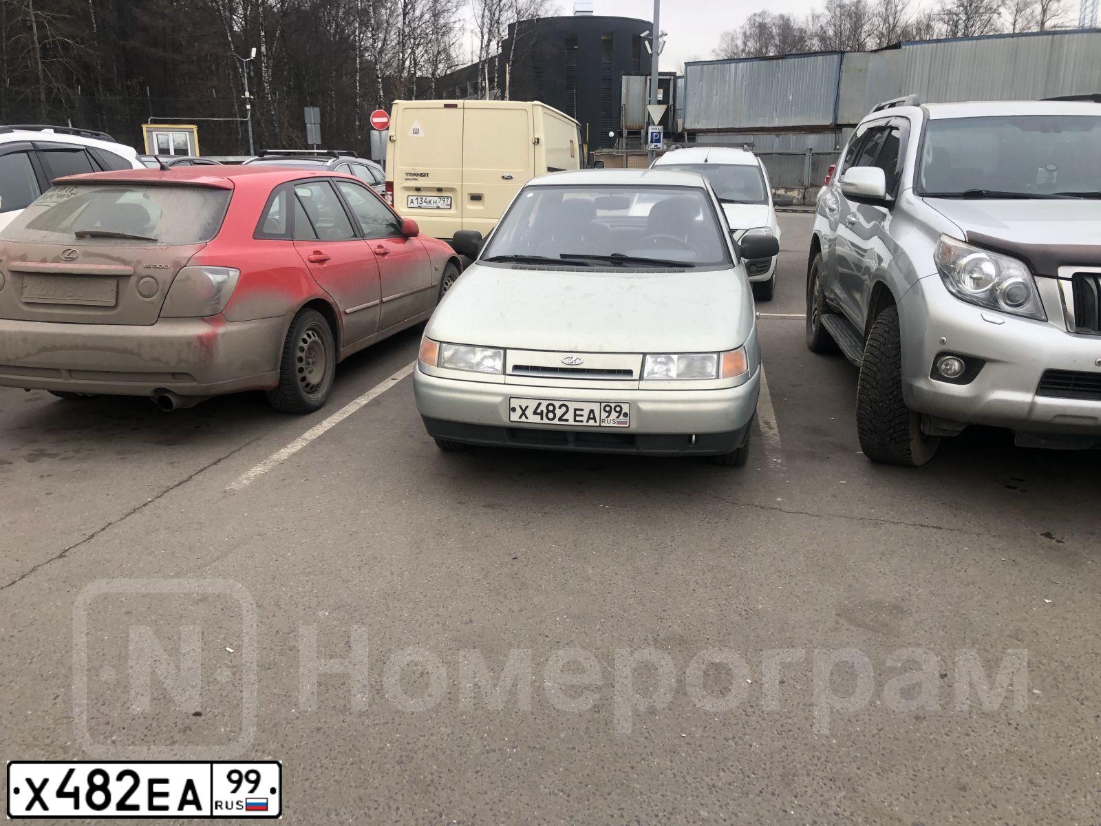 Фото автомобиля LADA 2110, 1999 — госномер Х482ЕА99. Цвет: СЕРЕБРИСТО-ЖЕЛТ.-ЗЕЛ