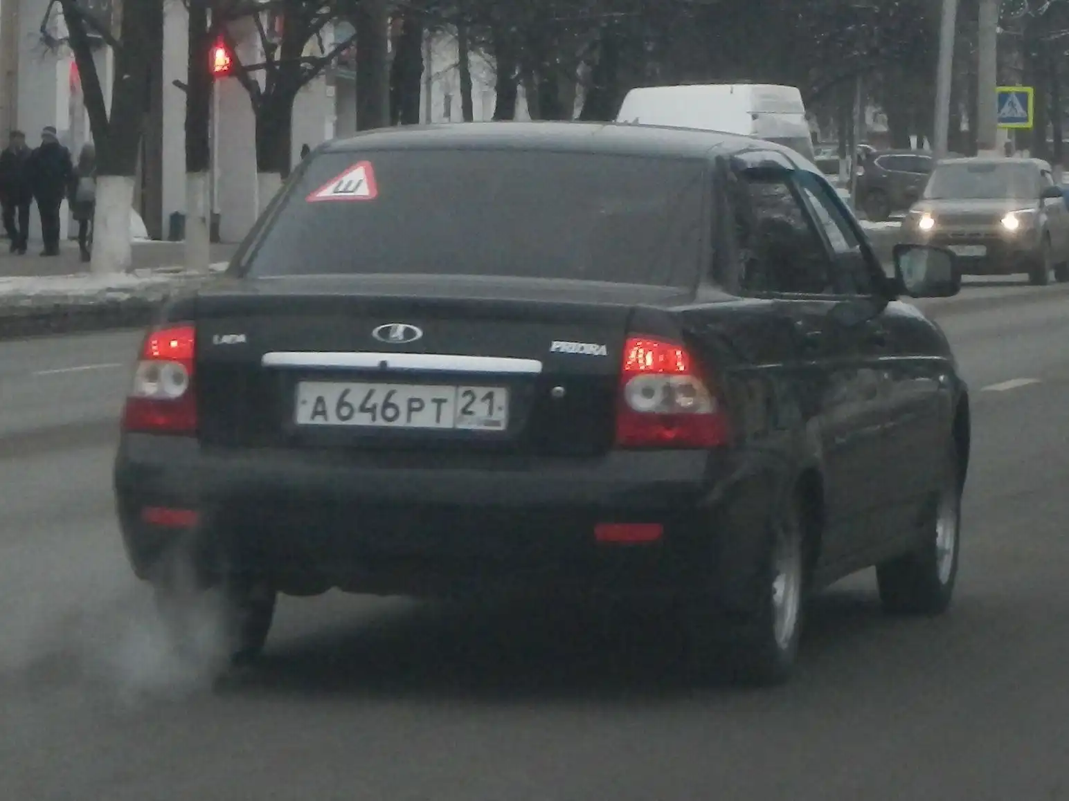 Фото автомобиля LADA 2170 PRIORA, 2010 — госномер Е620УХ21. Цвет: Сине-Черный