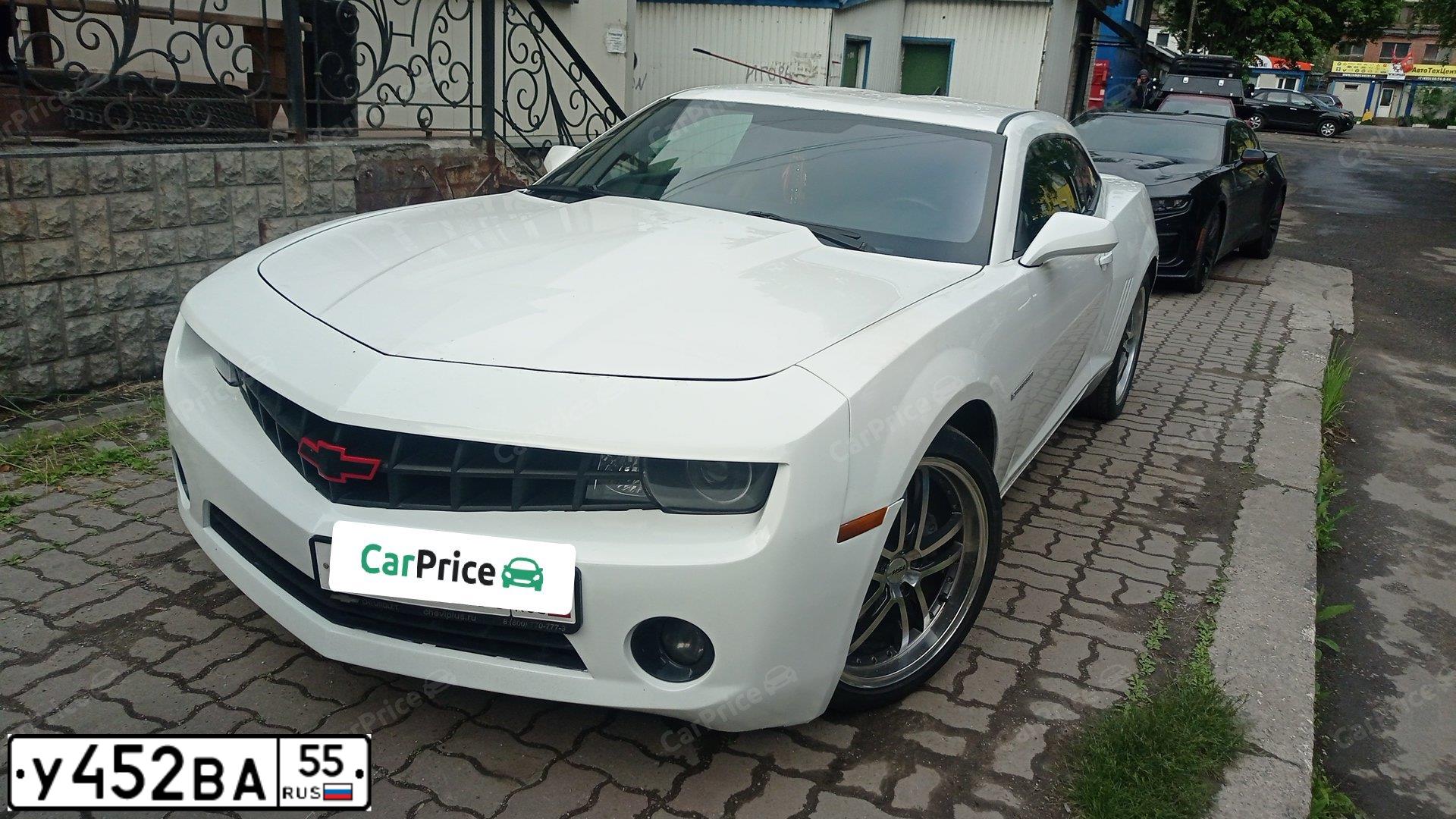 Фото автомобиля CHEVROLET CAMARO, 2012 — госномер Х053ТН790. Цвет: БЕЛЫЙ