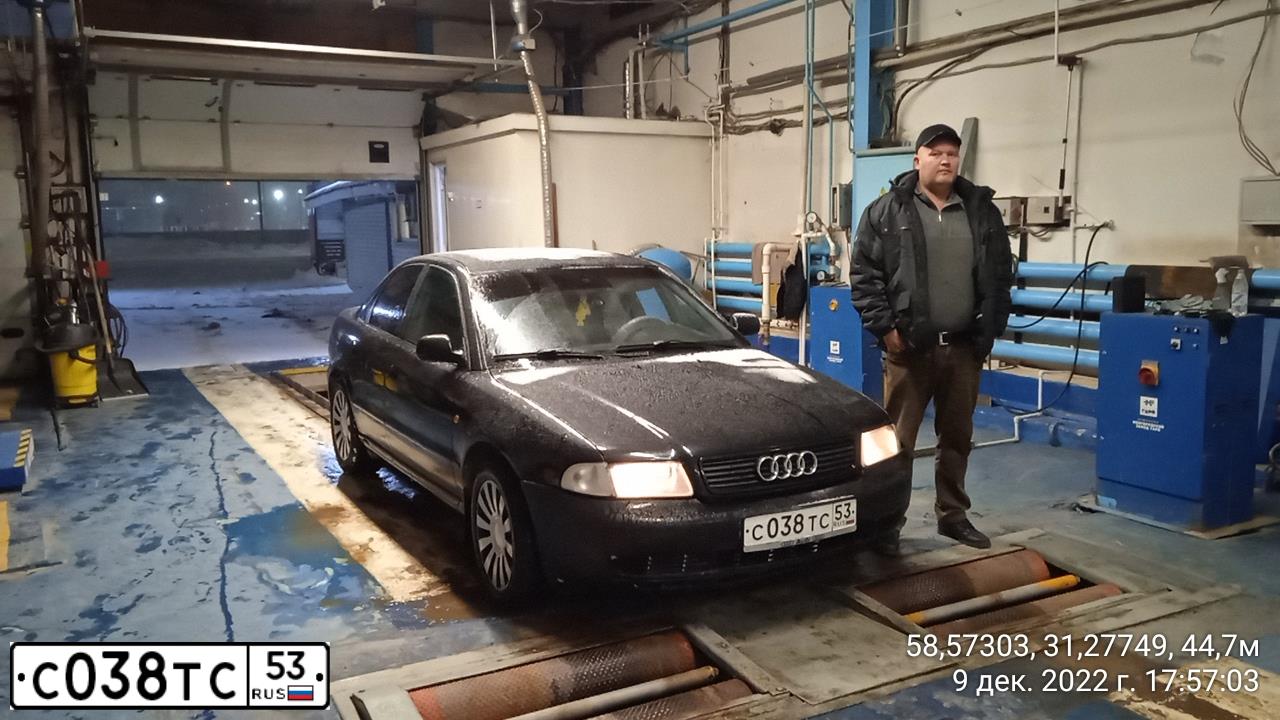 Фото автомобиля AUDI A4, 1998 — госномер С038ТС53. Цвет: ЧЕРНЫЙ МЕТАЛЛИК