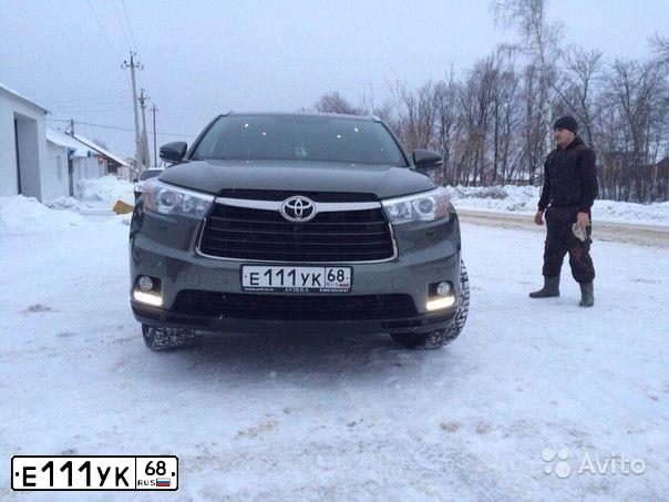 Фото автомобиля VOLKSWAGEN TOUAREG, 2006 — госномер О240МХ46. Цвет: Серебристый