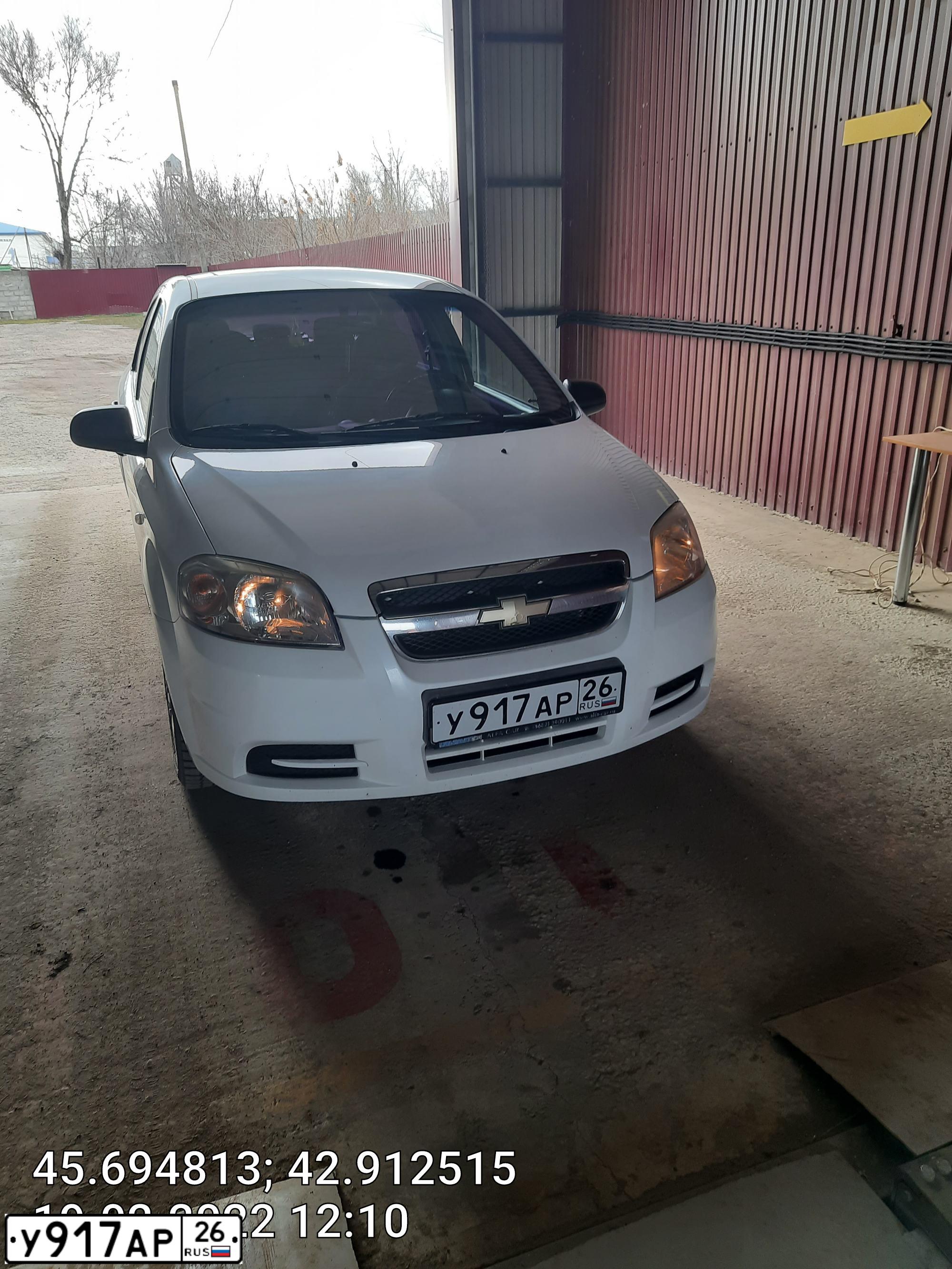 Фото автомобиля CHEVROLET AVEO, 2008 — госномер У917АР26. Цвет: БЕЛЫЙ