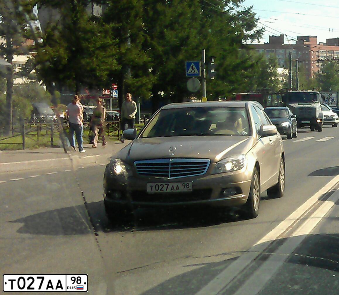 Фото автомобиля MERCEDES C-KLASSE, 2008 — госномер К364ЕЕ198. Цвет: БЕЖЕВЫЙ