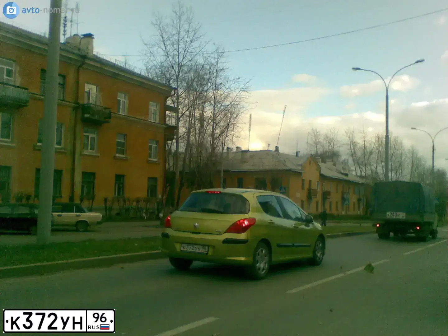 Фото автомобиля PEUGEOT 308, 2008 — госномер М293ХУ196. Цвет: ЖЕЛТЫЙ