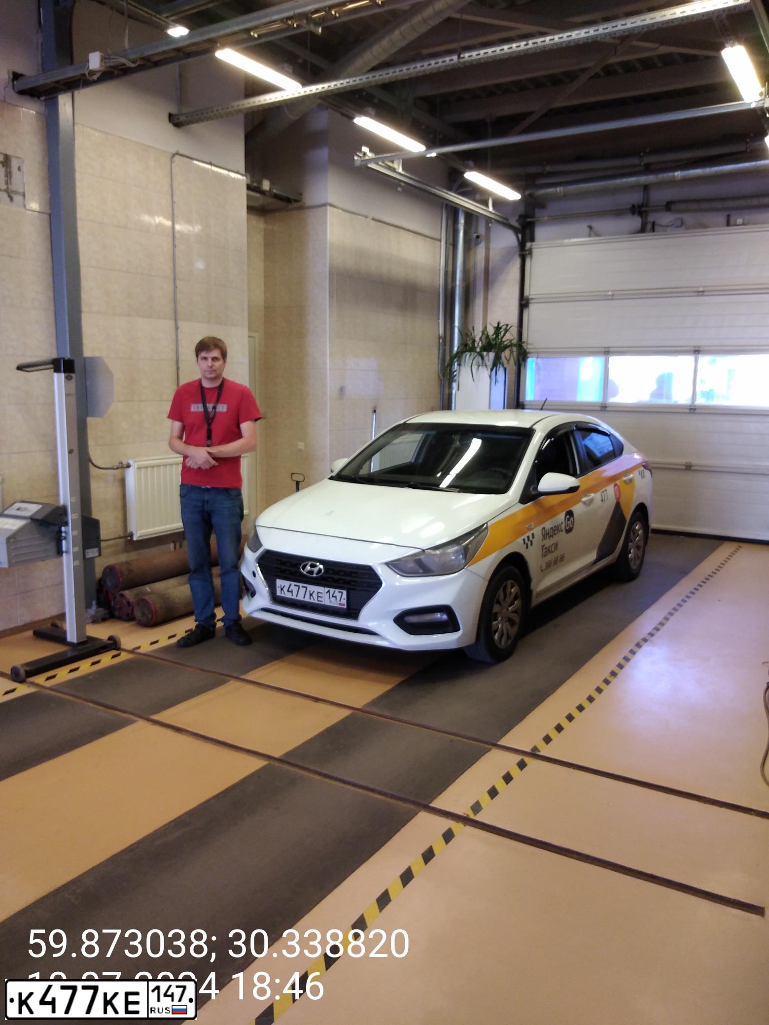 Фото автомобиля HYUNDAI SOLARIS, 2018 — госномер К477КЕ147. Цвет: БЕЛЫЙ ЖЕЛТЫЙ СЕРЫЙ
