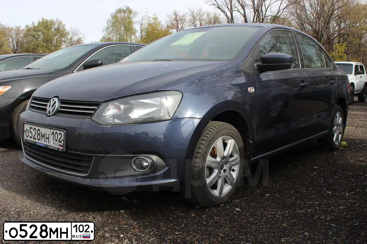 Фото автомобиля VOLKSWAGEN POLO, 2013 — госномер О528МН102. Цвет: ТЕМНО-СИНИЙ