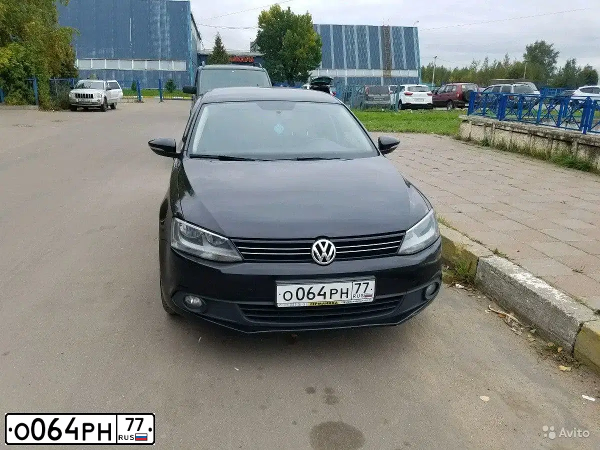 Фото автомобиля VOLKSWAGEN JETTA, 2013 — госномер О064РН77. Цвет: ЧЕРНЫЙ