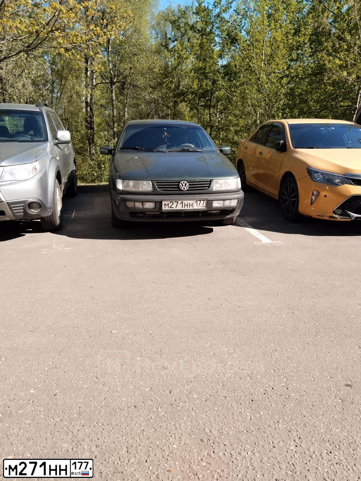 Фото автомобиля VOLKSWAGEN PASSAT, 1996 — госномер М271НН177. Цвет: ЗЕЛЕНЫЙ